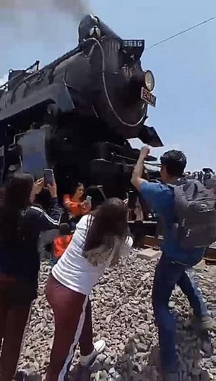 MUERE MUJER GOLPEADA POR UN TREN