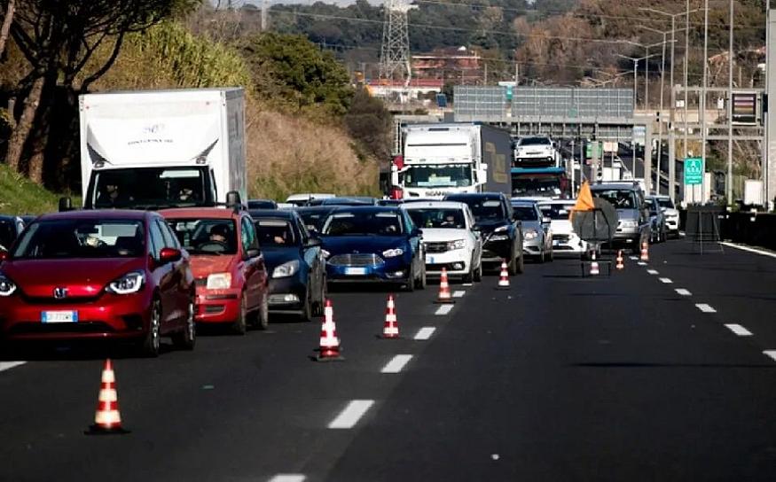 MUJER ABANDONA A SU HIJA DE 16 AÑOS EN LA CARRETERA POR SACAR MALAS CALIFICACIONES