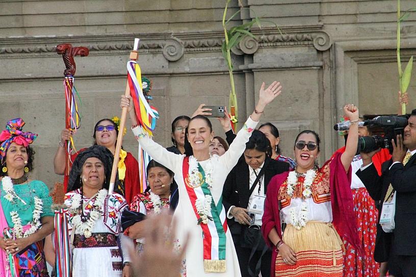 MUJERES INDÍGENAS Y AFROMEXICANAS CONFÍAN EL BASTÓN DE MANDO A SHEINBAUM