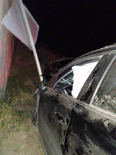 MUJER PIERDE EL CONTROL DEL VEHÍCULO Y TERMINA VOLCÁNDOSE 