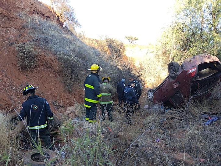 MUJER PIERDE LA VIDA EN VOLCADURA EN GUADALUPE