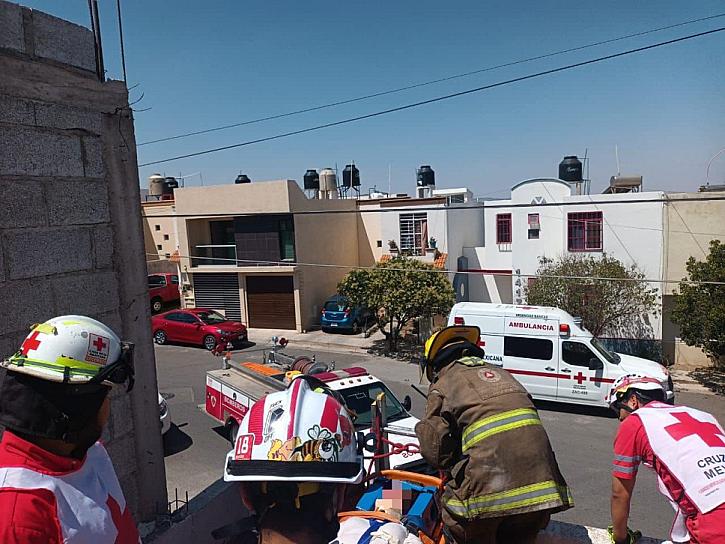 MUJER SE FRACTURA AL CAER DE UN SEGUNDO PISO