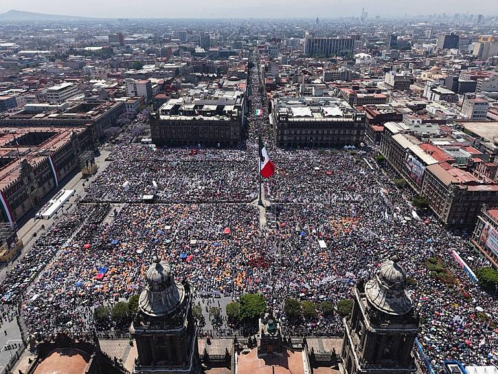 México es mucha pieza: Claudia Sheinbaum, en el Zócalo