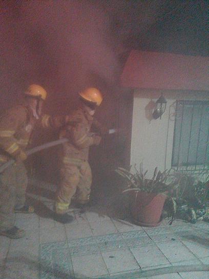 SE REGISTRA INCENDIO EN UNA VIVIENDA EN EL CARMEN 