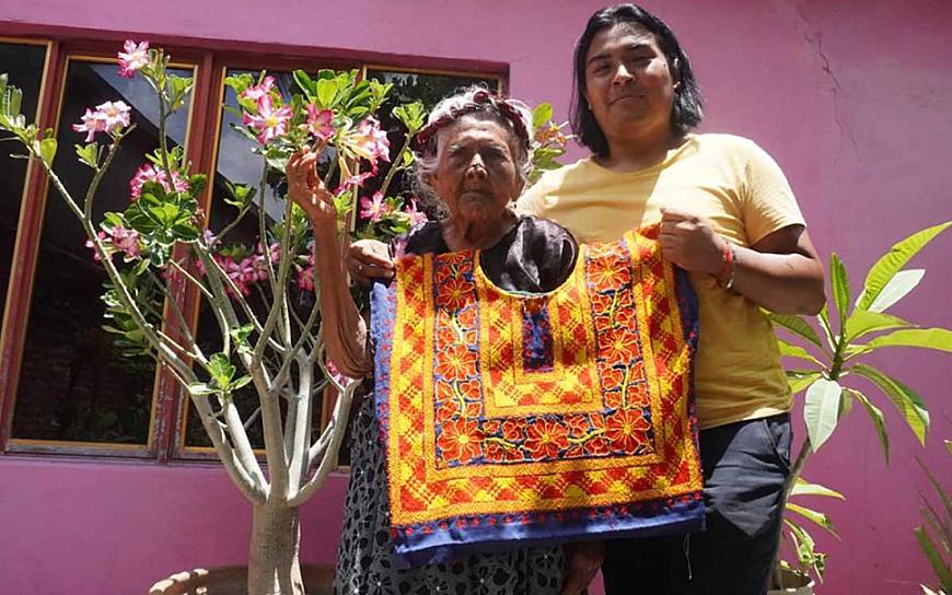 NA TACHA, LA 'MUJER HUIPIL' DE OAXACA CON 100 AÑOS DE VIDA 
