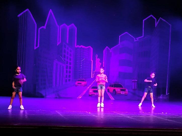 &nbsp;PRESUMEN ALUMNOS DE LA ACADEMIA MOV-IN SUS MEJORES PASOS DE BAILE