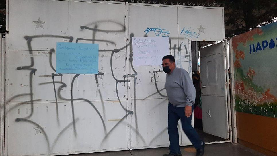 SE MANIFIESTAN PADRES DE FAMILIA EN LA PRIMARIA JUAN PABLO MALDONADO, DE GUADALUPE