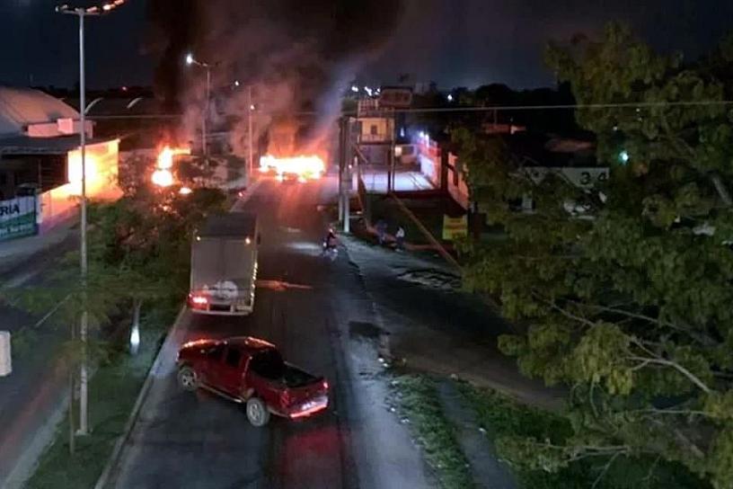 NOCHE DE TERROR EN TABASCO; REPORTAN BLOQUEOS, ROBOS, MOTINES Y BALACERAS