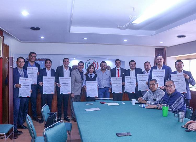 NOMBRA CARLOS PEÑA A 10 JÓVENES COMO SUBSECRETARIOS DEL CDE