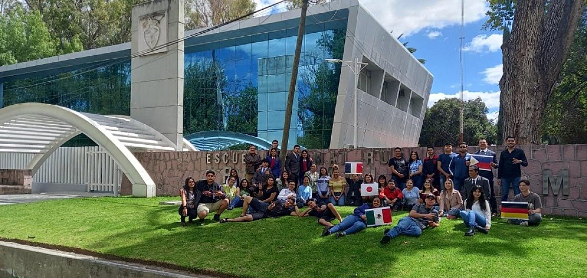 NORMALISTAS SANMARQUEÑOS COMPARTEN EXPERIENCIAS CON ESTUDIANTES EXTRANJEROS