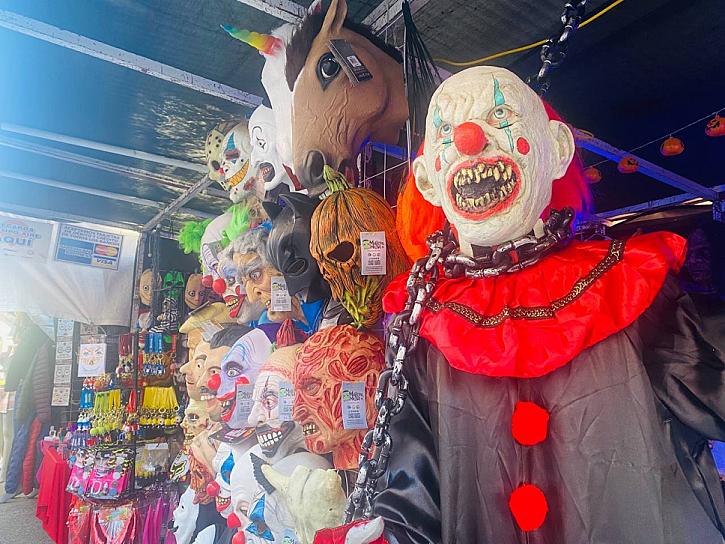 OFERTAN COMERCIANTES MÁSCARAS Y DISFRACES PARA EL DÍA DE MUERTOS