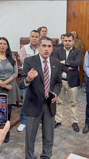 OFRECE CARLOS PEÑA A CAMPESINOS LUCHAR PARA CONSEGUIR PRESUPUESTO