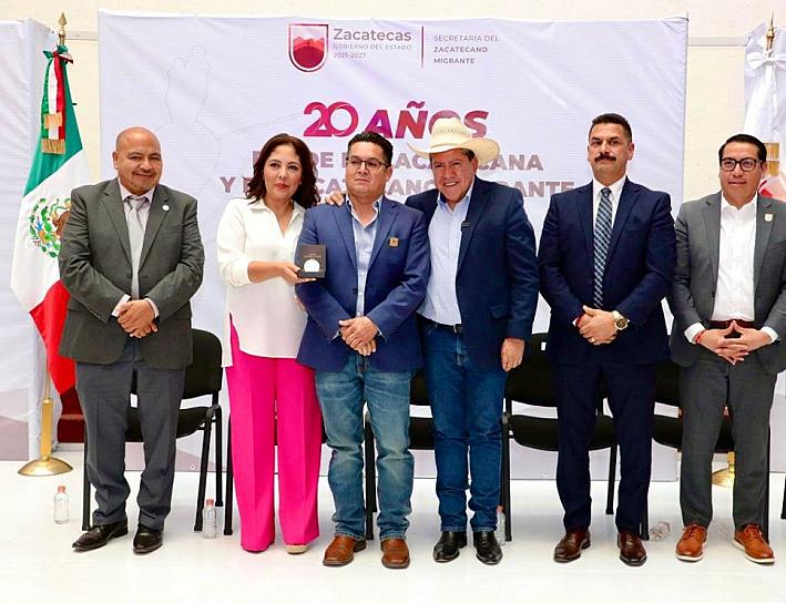 OFRECE DAVID MONREAL A COMUNIDAD MIGRANTE RECURSOS NECESARIOS PARA PROYECTOS 