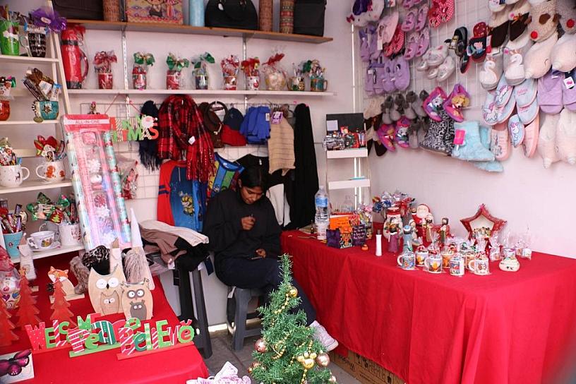 OFRECEN COMERCIANTES SUS PRODUCTOS EN EXPO NAVIDEÑA