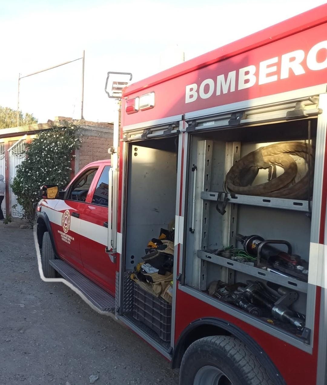 PIERDE TRÁILER FRENOS Y DESTROZA VIVIENDA EN FRESNILLO