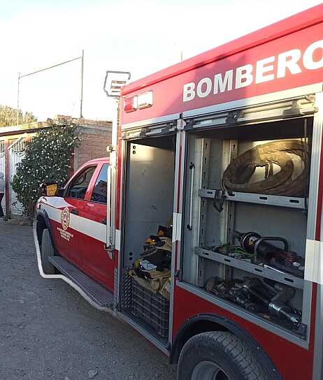 PIERDE TRÁILER FRENOS Y DESTROZA VIVIENDA EN FRESNILLO