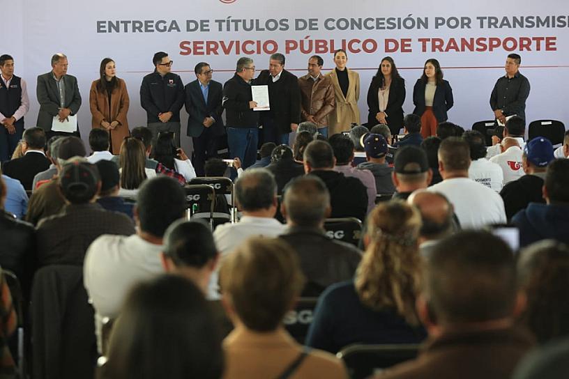 OFRECEN PROGRAMA A TAXISTAS PARA MEJORAR EL PARQUE VEHICULAR