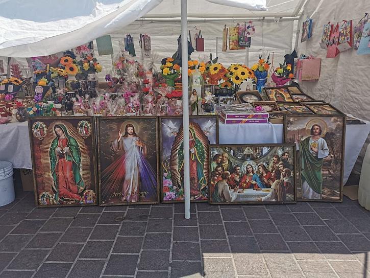 OFRECEN VARIEDAD DE DETALLES EN TIANGUIS DEL DÍA DE LA MADRE