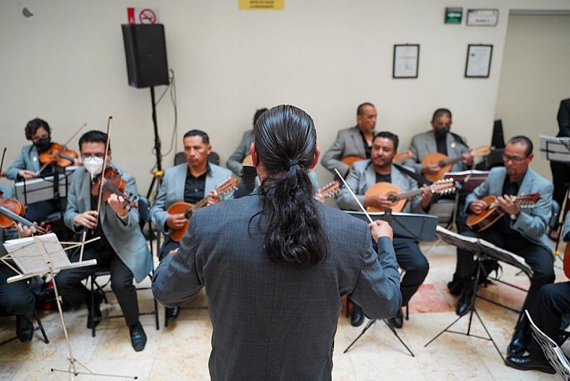 OFRECE ORQUESTA TÍPICA CONCIERTO CON CAUSA EN EL HOSPITAL GENERAL
