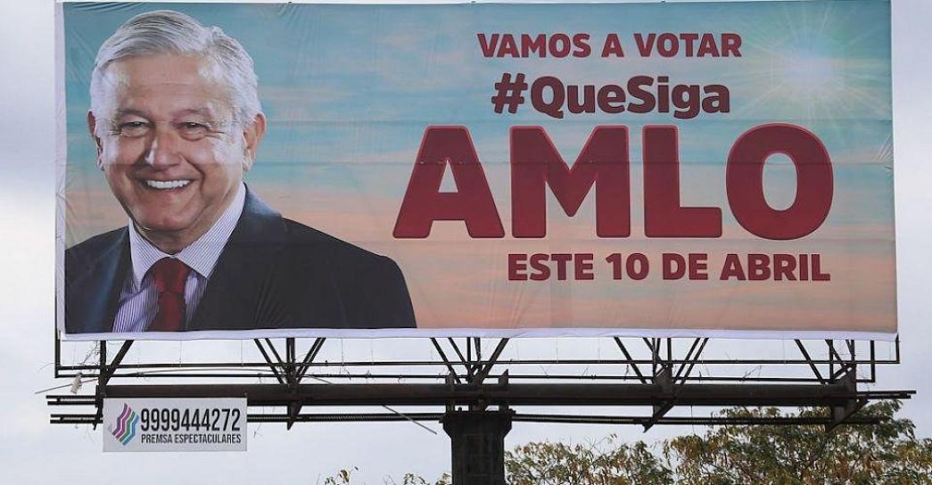 ORDENA INE RETIRAR PROPAGANDA A FAVOR DE AMLO EN 15 ESTADOS