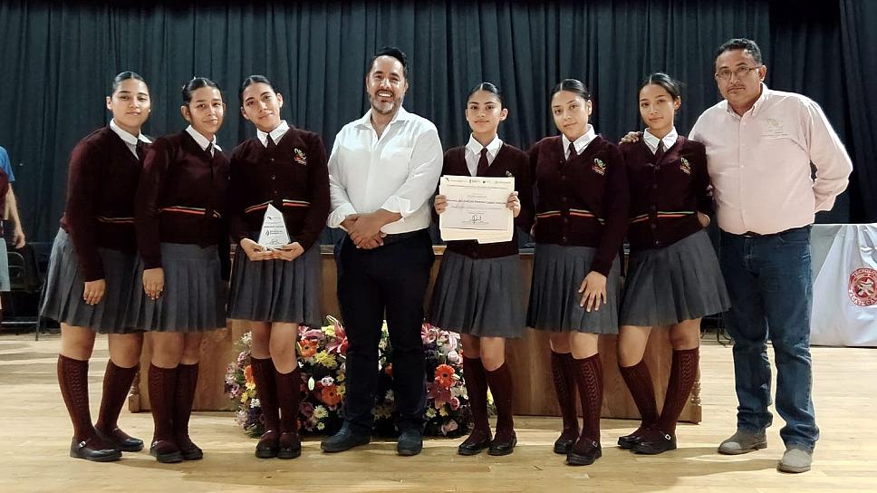 ORGANIZA CECYTEZ CONCURSO ESTATAL DE ESCOLTAS DE BANDERA 