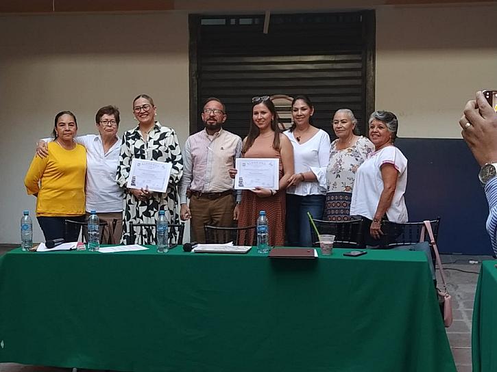 ORGANIZA LOGIA FEMENINA UN CAFÉ LITERARIO