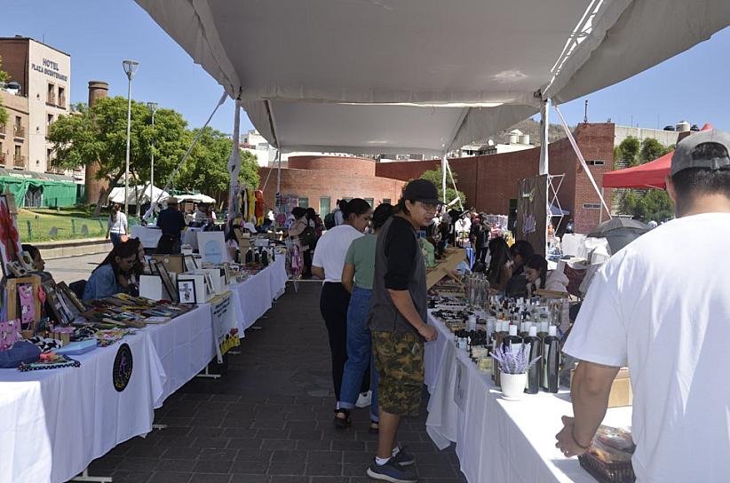 ORGANIZAN BAZAR EMPRENDEDOR DE JÓVENES ZACATECANOS 