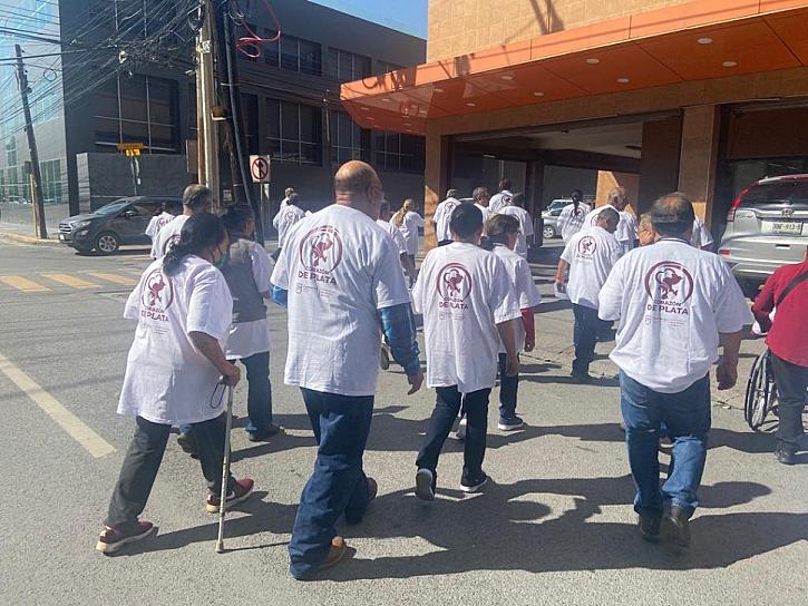 ORIENTAN A ADULTOS MAYORES ZACATECANOS PARA SU TRAMITE DE VISA