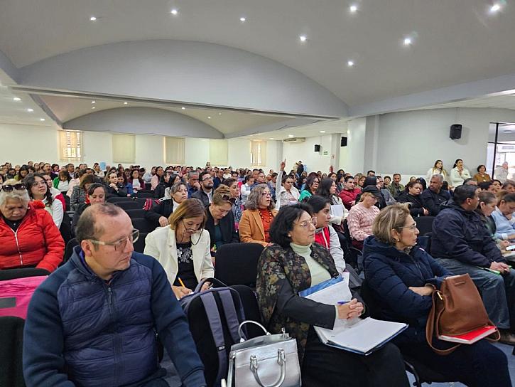Orientan a docentes para mejorar ambientes de convivencia en escuelas