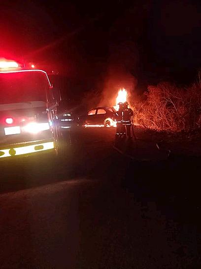 PIERDE EL CONTROL DEL VOLANTE Y TERMINA IMPACTADO EN UN MURO DE CONTENCIÓN