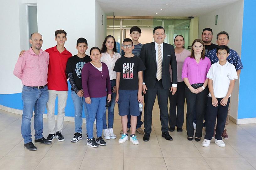 PARTE DELEGACIÓN ZACATECANA A OLIMPIADA DE MATEMÁTICAS EN SINGAPUR 