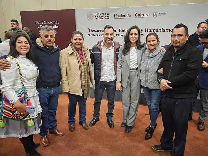 Participa alcaldesa de Valparaíso en foro del Plan de Desarrollo