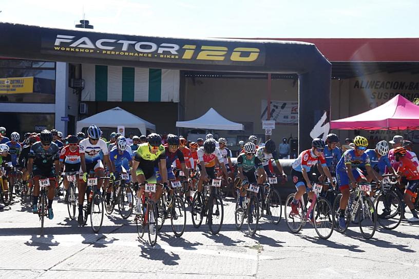 PARTICIPAN 140 ATLETAS EN RUTA DE CICLISMO EN JEREZ 