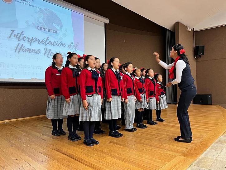 PARTICIPAN 300 ALUMNOS EN CONCURSO DE INTERPRETACIÓN DEL HIMNO NACIONAL