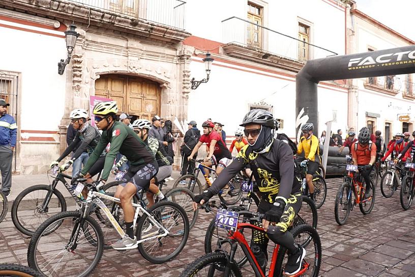 PARTICIPAN 300 CICLISTAS EN EL JEREZ BIKE FEST 
