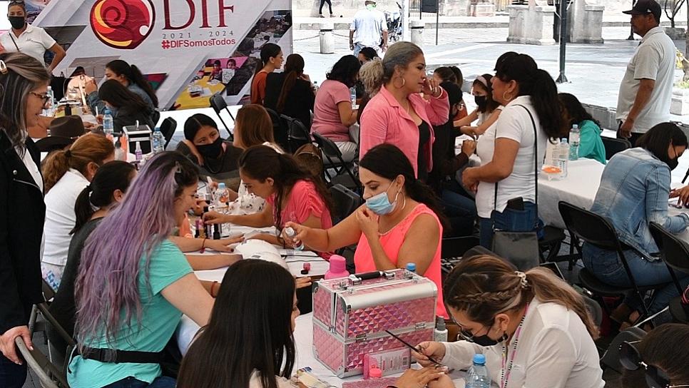 PARTICIPAN 30 ESTILISTAS EN JORNADA DE APLICACIÓN DE UÑAS EN JEREZ