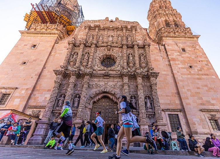 PARTICIPAN 3 MIL PERSONAS EN CARRERA NIÑOS HÉROES 5K