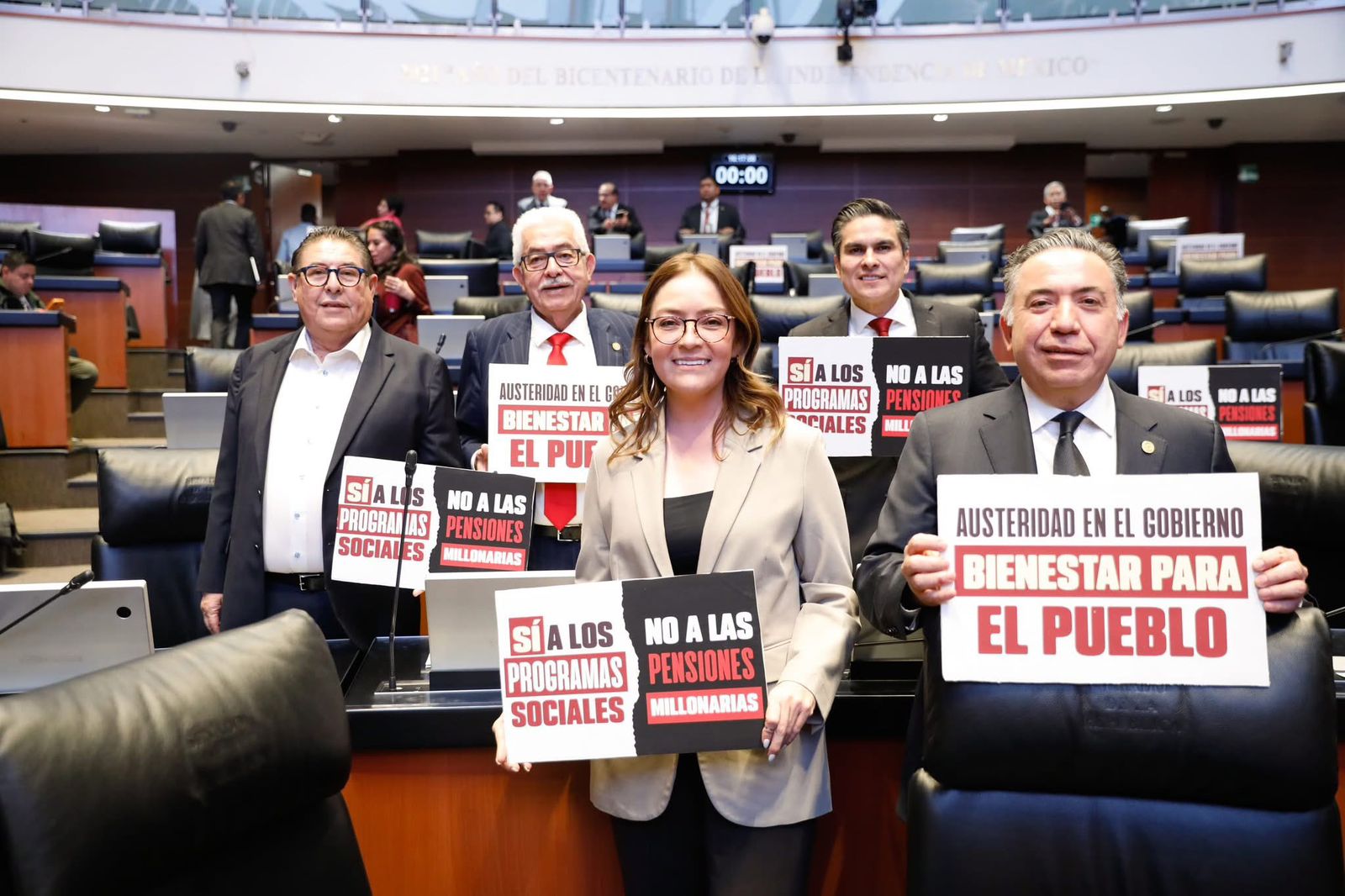 -¡La presidenta sí que tiene todo el respaldo, eh!