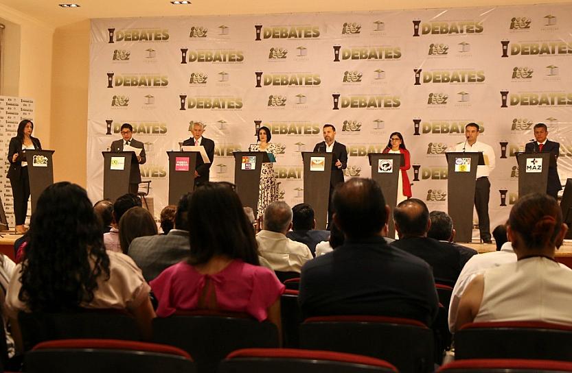 PARTICIPAN 7 CANDIDATOS EN DEBATE; IEEZ APLAUDE PARTICIPACIÓN