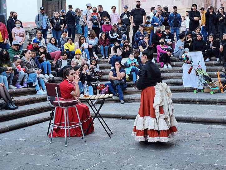 PARTICIPAN ALUMNOS DE LA UAZ EN CONCURSO DE LEYENDAS EN LA PLAZUELA DE LA CAJA