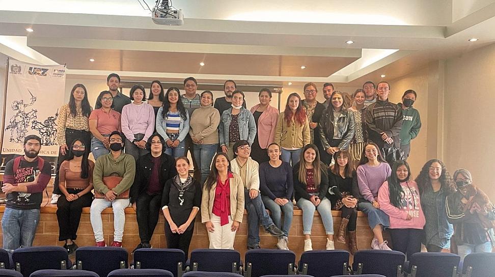 PARTICIPAN ESTUDIANTES DE LA MAESTRÍA DE COMPETENCIA LINGÜISTICA EN CURSO DE NUEVOS ENTORNOS DE APRENDIZAJE