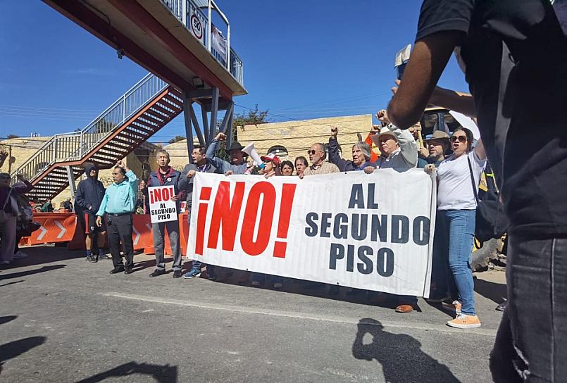 Participan grupos civiles en protestas contra viaducto elevado