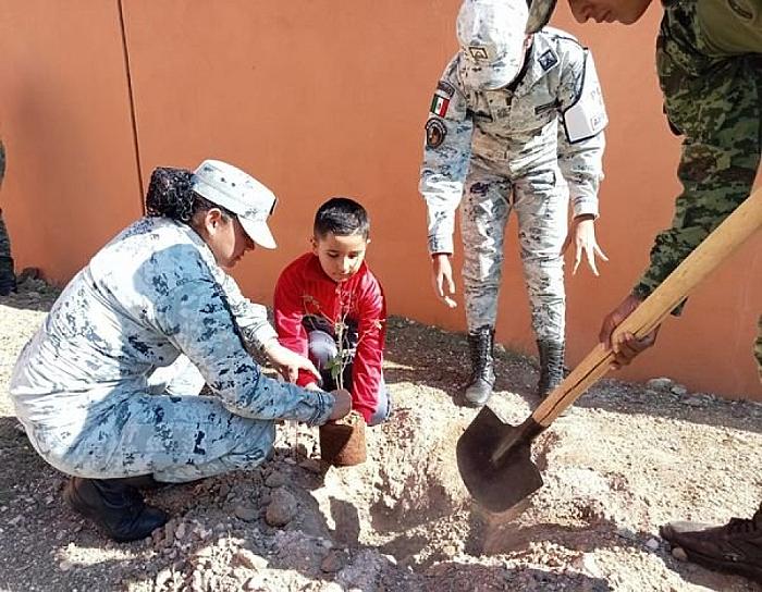 PARTICIPAN MILITARES Y GN EN JORNADA DE REFORESTACIÓN