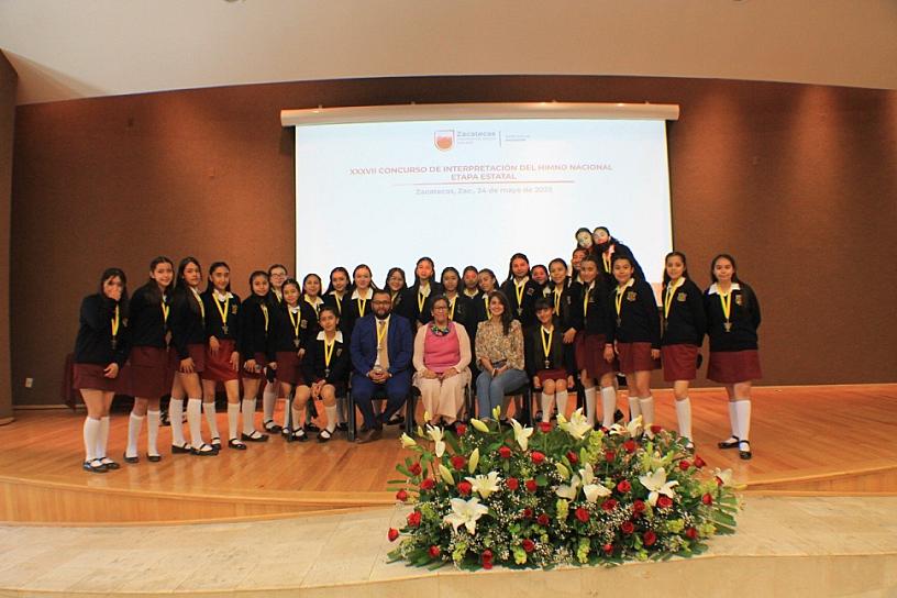 PARTICIPAN MÁS DE 300 NIÑOS EN CONCURSO DE INTERPRETACIÓN DEL HIMNO NACIONAL 