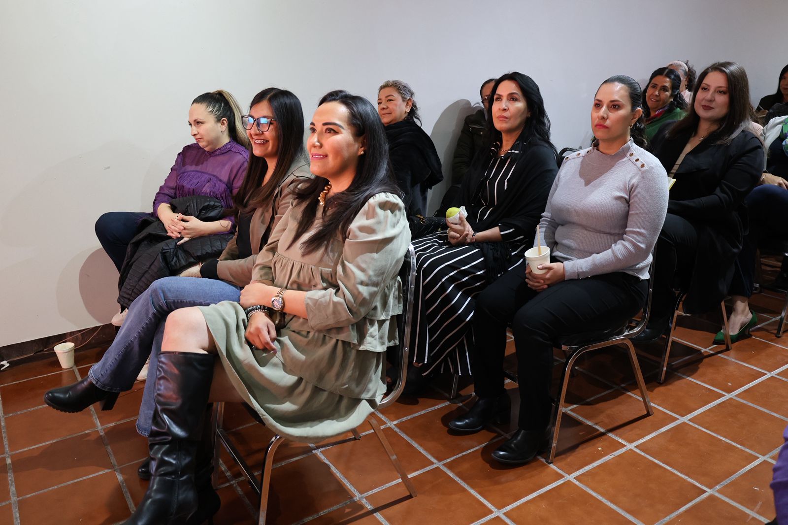 OFRECE GODEZAC CONFERENCIA SOBRE MANEJO DE ESTRÉS LABORAL A SERVIDORAS PÚBLICAS