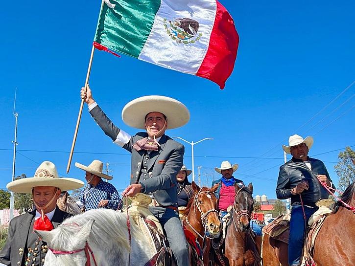 PARTICIPA PEPE SALDÍVAR EN TRADICIONAL CABALGATA CHARRA