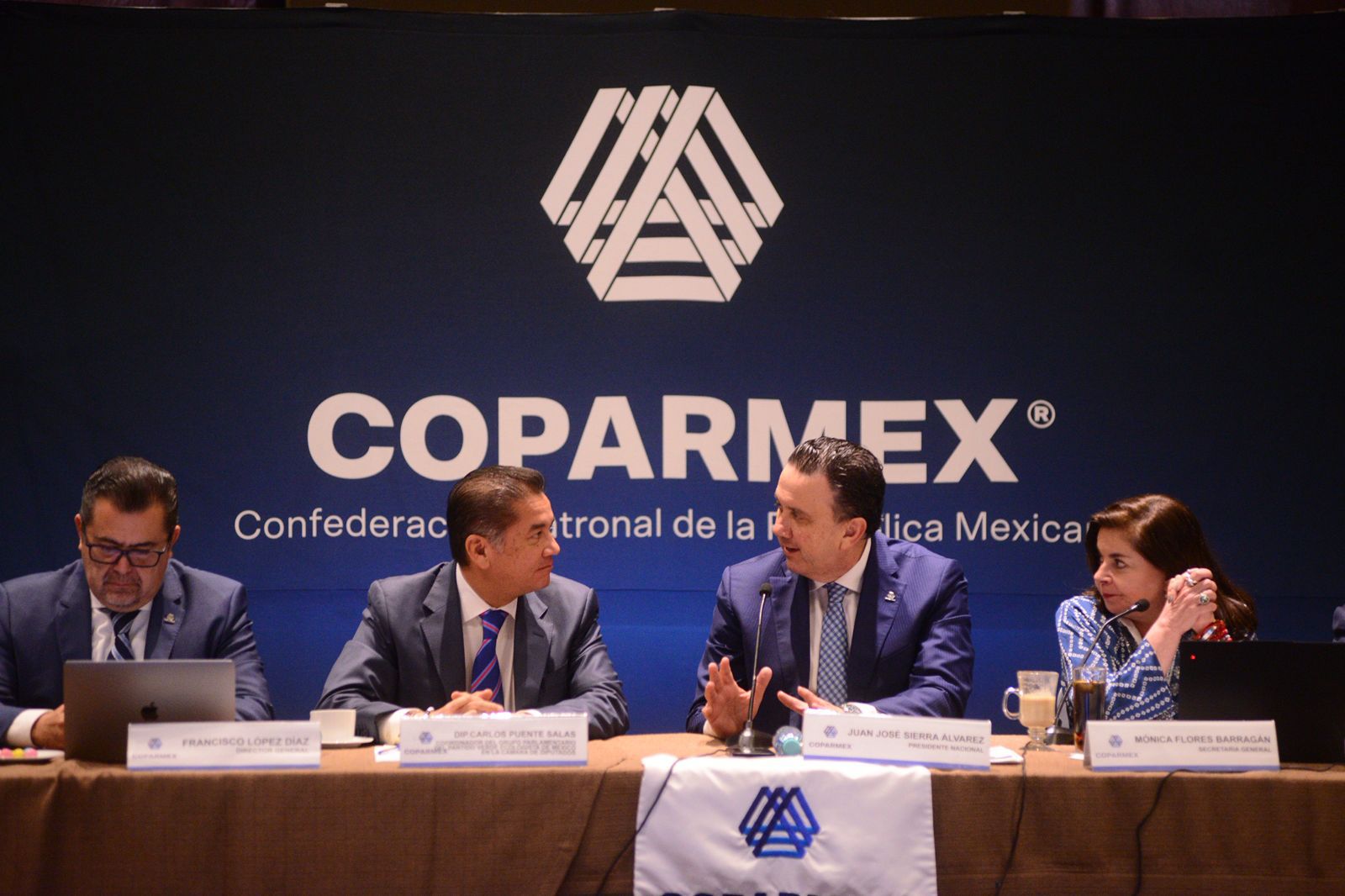 PROMUEVE CARLOS PUENTE A ZACATECAS ANTE EMPRESARIOS