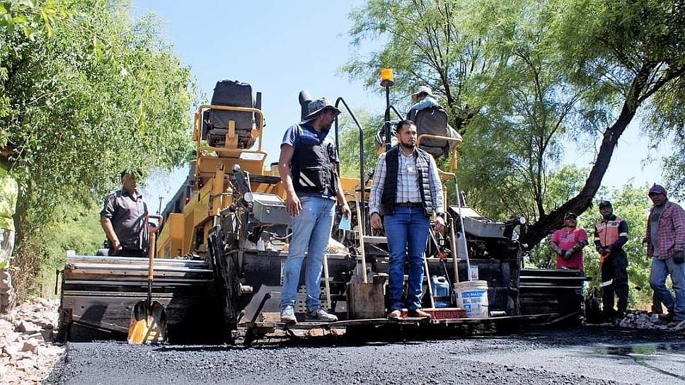 PAVIMENTAN CALLE LAS HUERTAS EN JUAN ALDAMA