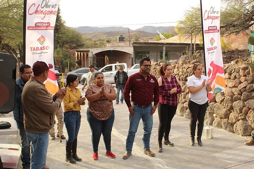PAVIMENTAN CALLES EN COMUNIDADES DE TABASCO