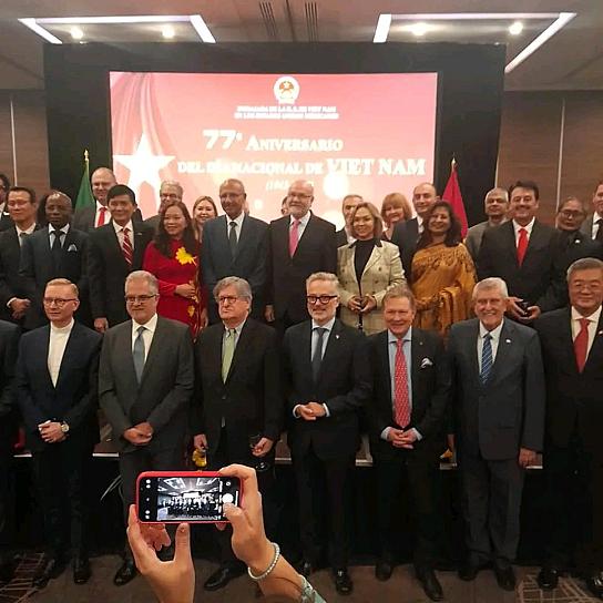 PARTICIPA ALFREDO FEMAT EN ANIVERSARIO DE VIETNAM